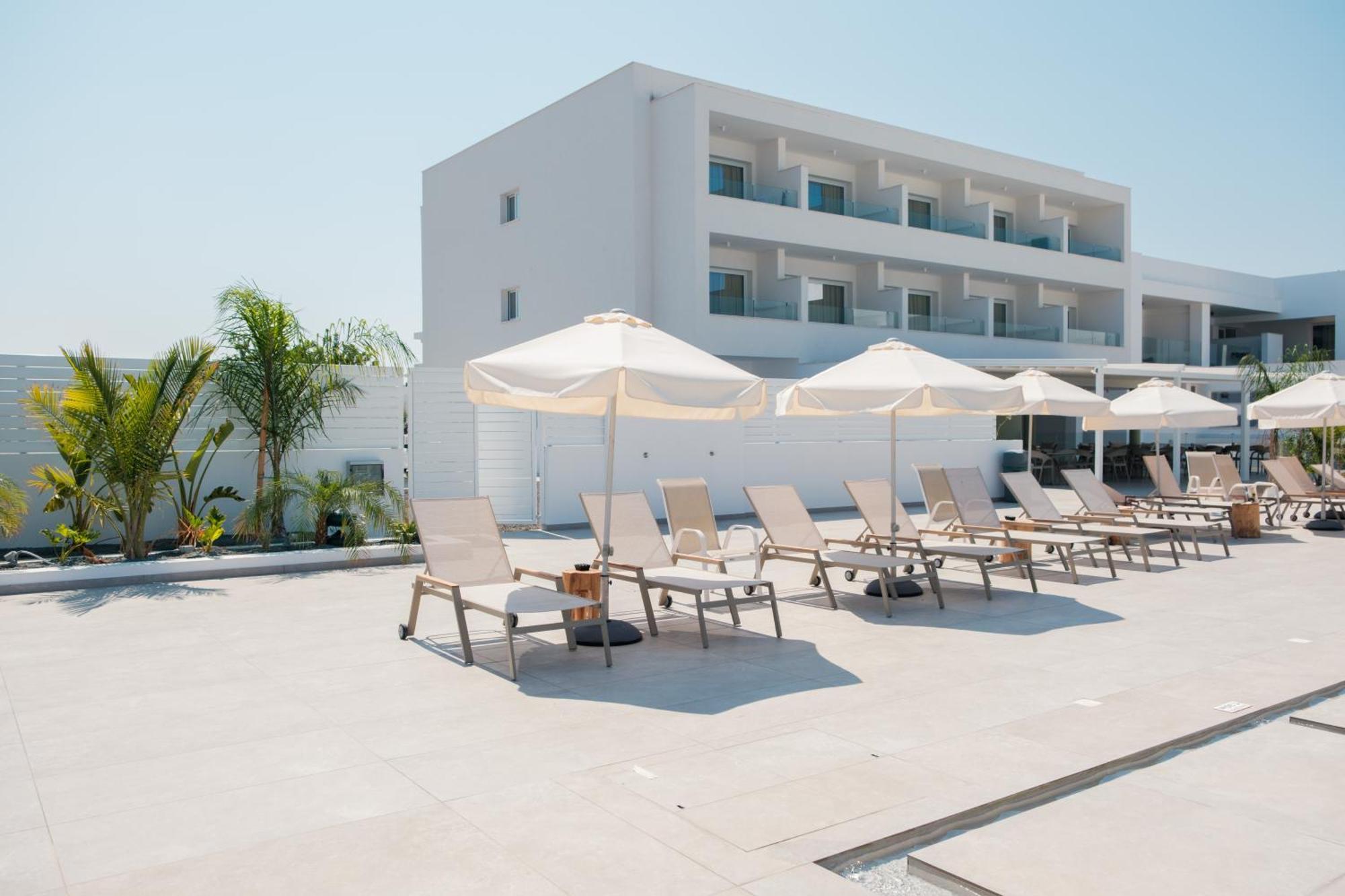 Abacus Suites Ayia Napa Bagian luar foto