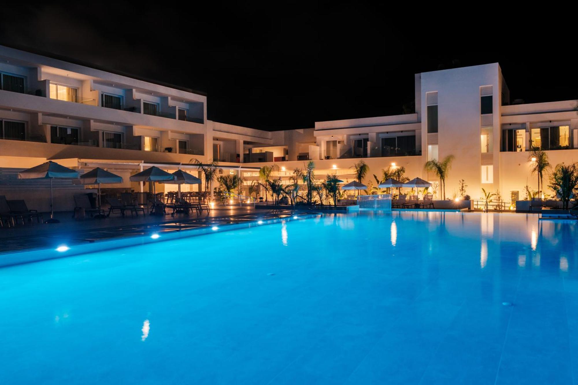 Abacus Suites Ayia Napa Bagian luar foto